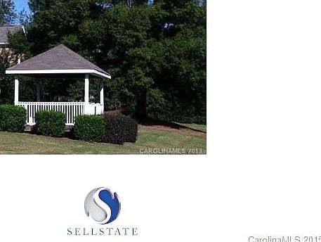 Harrogate at the Lake commons area