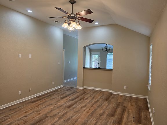 3rd image of 1707 Dixon Ln
