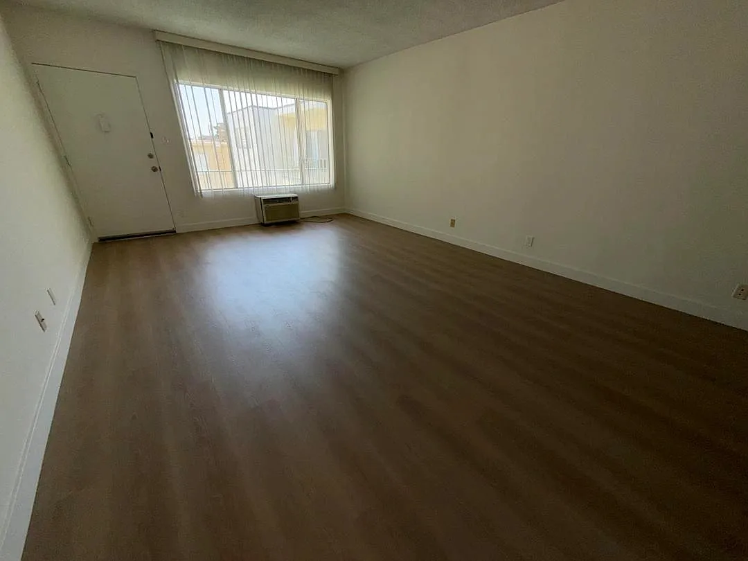 1828 Prosser Ave — Photo 2