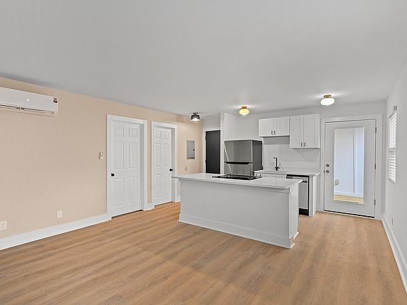 4th image of 539 Hale Ave APT 4