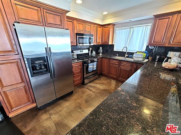 4th image of 1174 E Ocean Blvd Unit 15