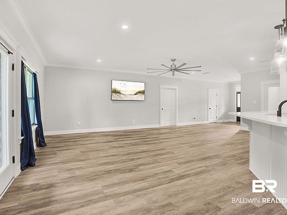 5th image of 324 W 23rd Ave