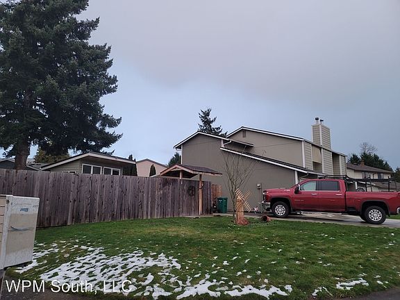 2nd image of 1826 C St SE Unit A