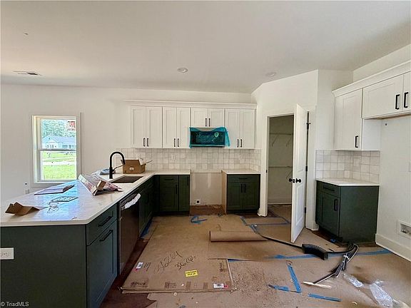 4th image of 408 Dobson St