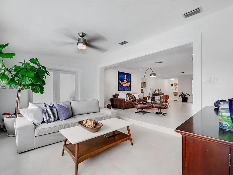 5715 SW 56th Ter — Photo 9