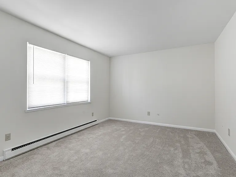 Pine Crest Apartments — Photo 10