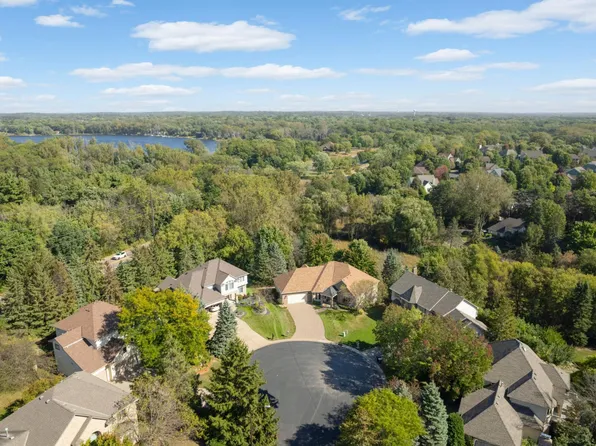 633 Evans Ct, Shoreview, MN 55126