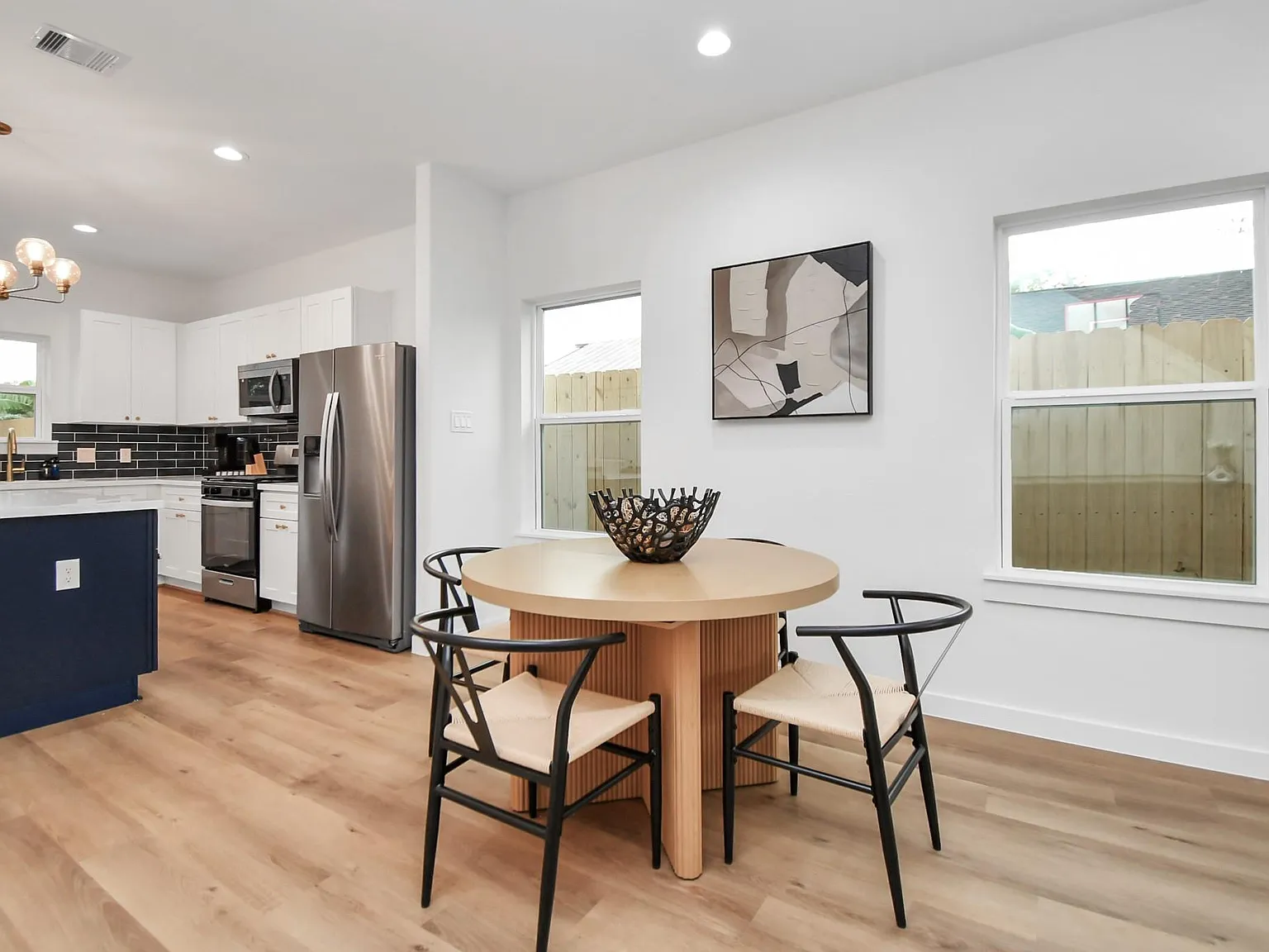 3 bed, 2.5 bath, 1320 sqft, $2,000 — Photo 4