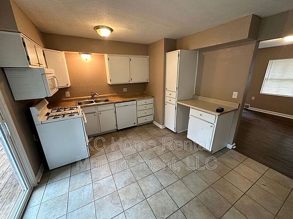 5th image of 7706 E 113th St
