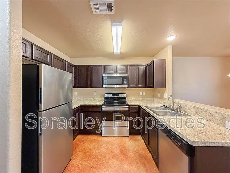 1525 Chance Ct — Photo 6