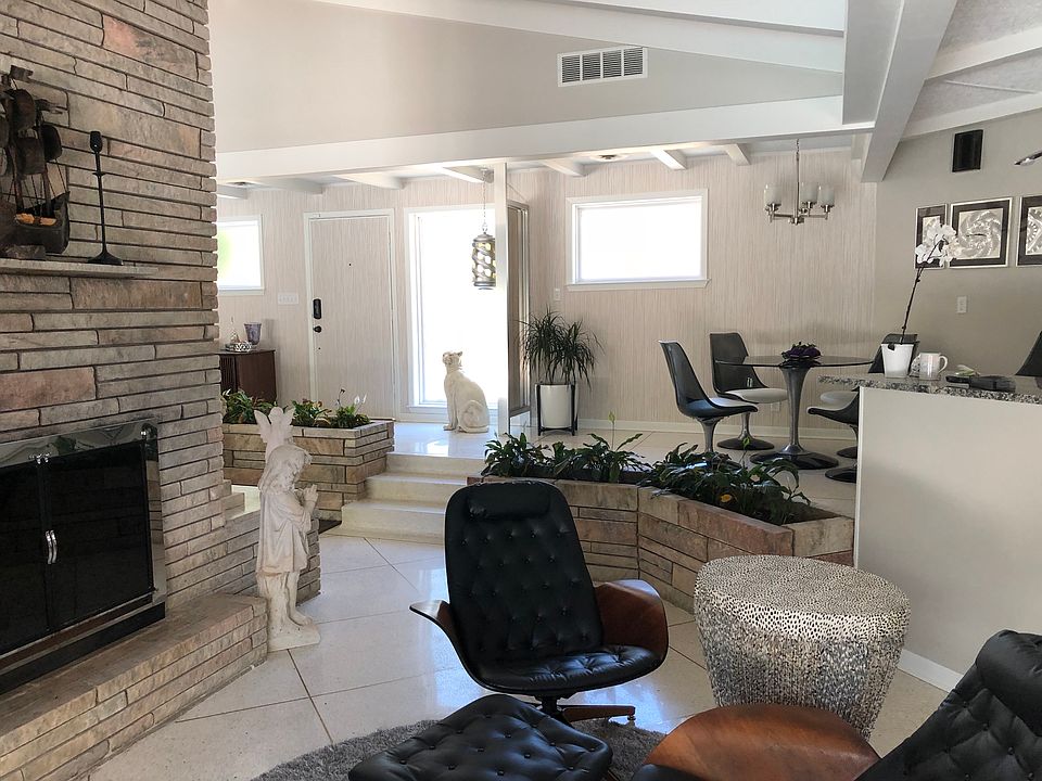 1st image of 1000 Lakeview Dr