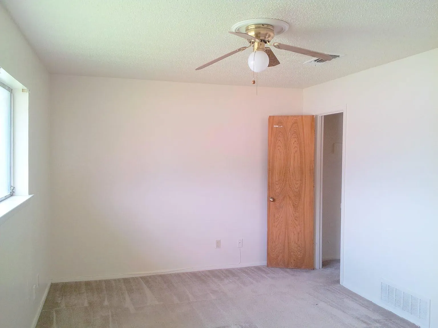 1 bed, 700 sqft, $1,055 — Photo 2