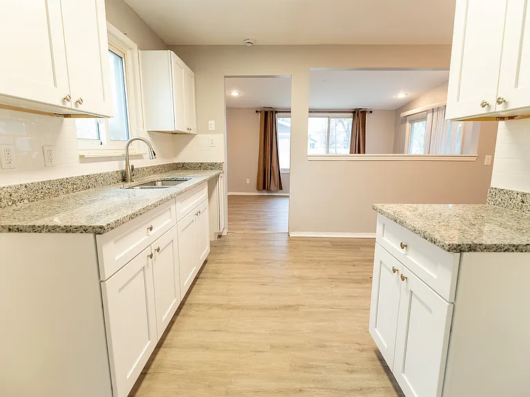 23072 Lauren Ave — Photo 6
