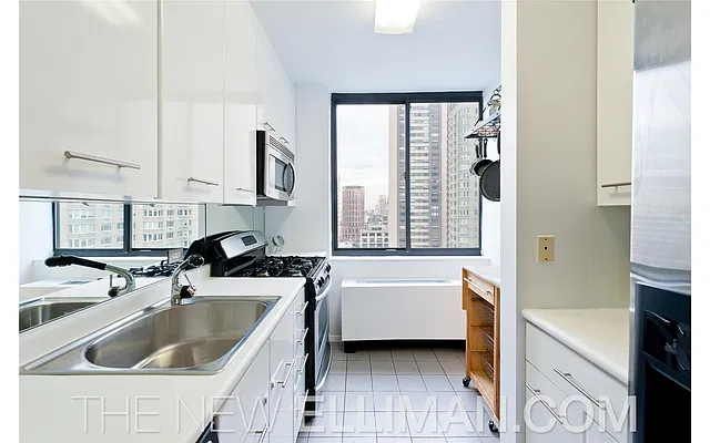 Rented by Douglas Elliman | media 15