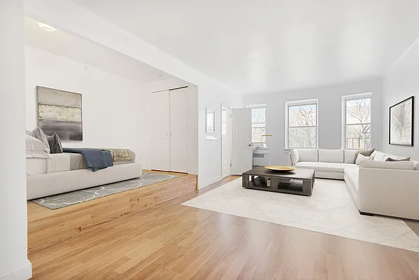 Sold by R New York | media 9