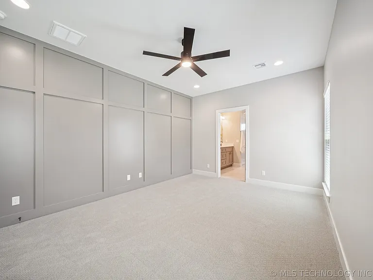 210 S Bluff St #A — Photo 15