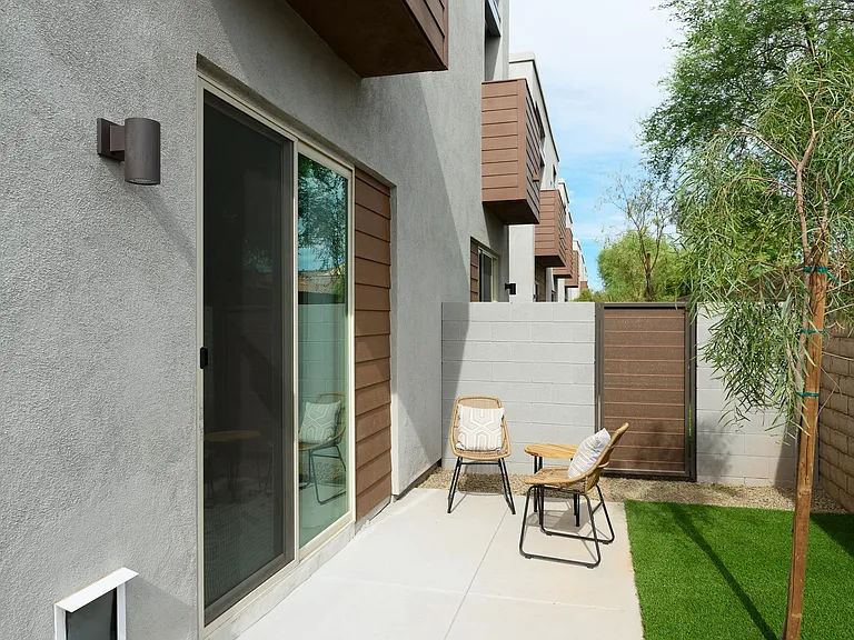 155 E Appleby Rd — Photo 19