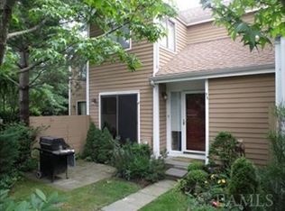 33 Rambling Brook Rd, Chappaqua, NY 10514