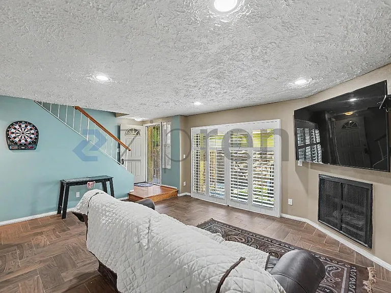 8633 Balboa Blvd #2 — Photo 5