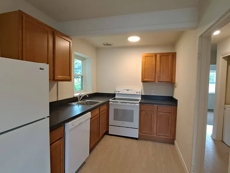 Charlotte Place Apartments — Photo 6