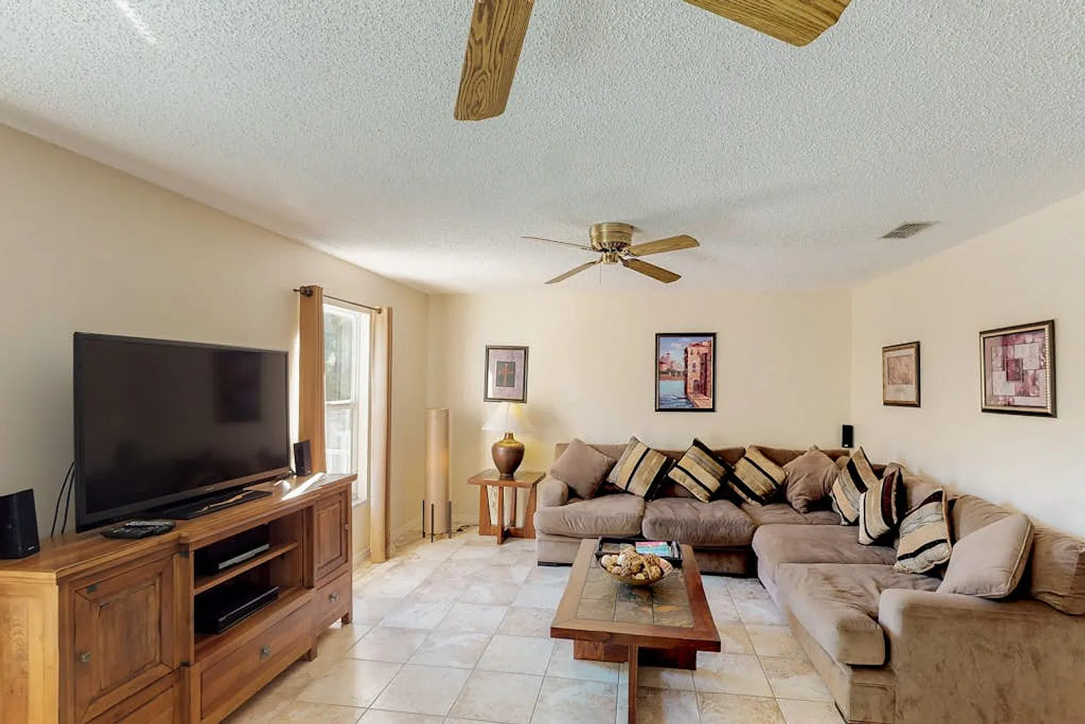 3 bed, 2.0 bath, 1528 sqft, $8,802 — Photo 2