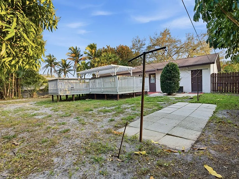 2545 Conroy Dr — Photo 14