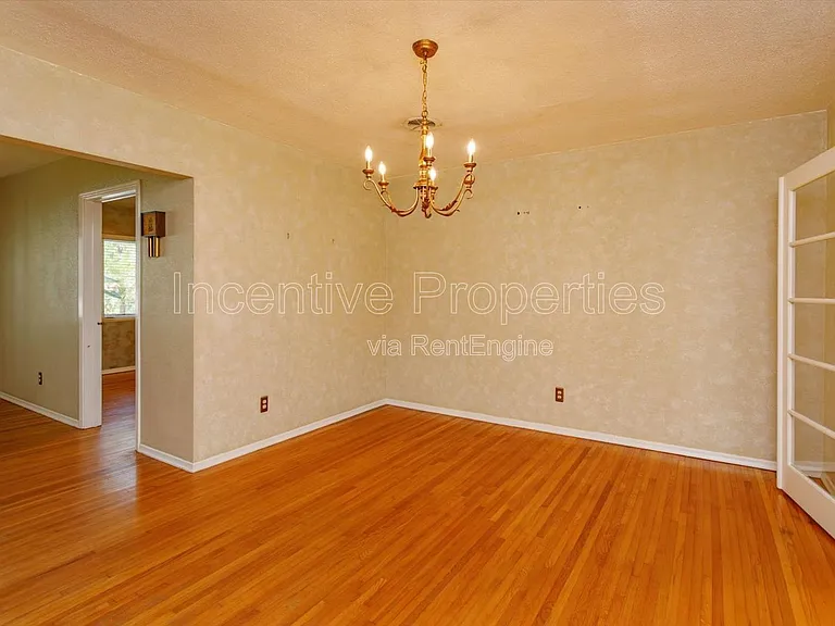 816 Putnam Ave — Photo 7
