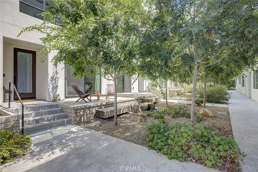 4 bed, 3.5 bath, 2314 sqft, $6,895 — Photo 2