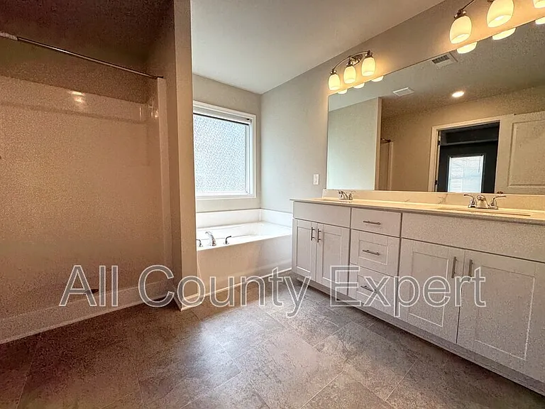 21 Stanford Ct — Photo 17