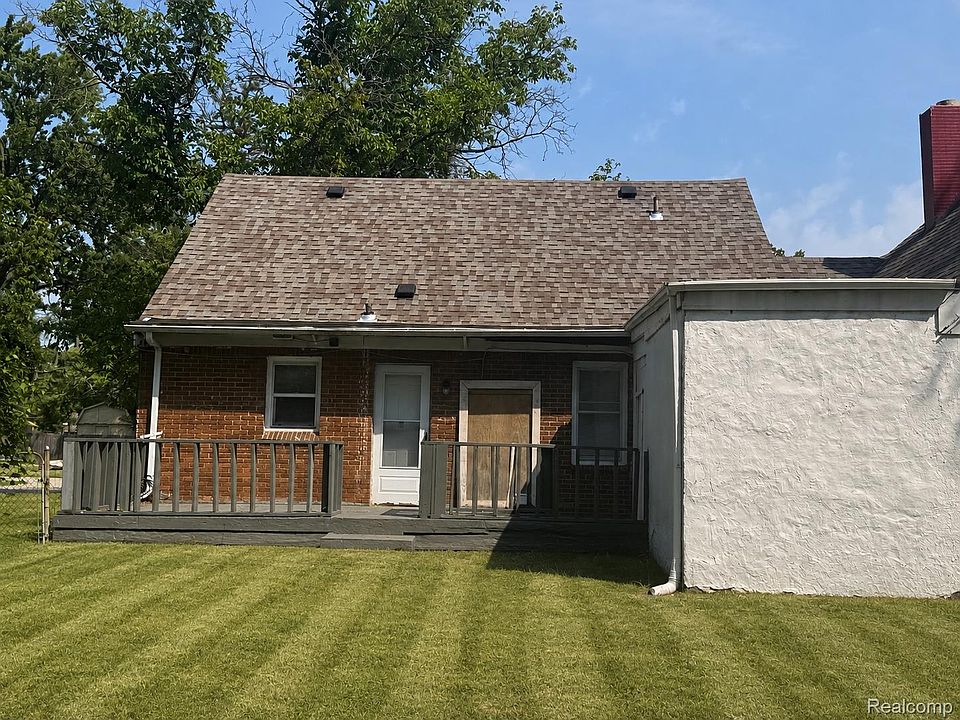 20195 Westhampton Ave, photo 2