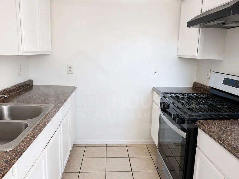 8313 Marquette Ave NE #D — Photo 9