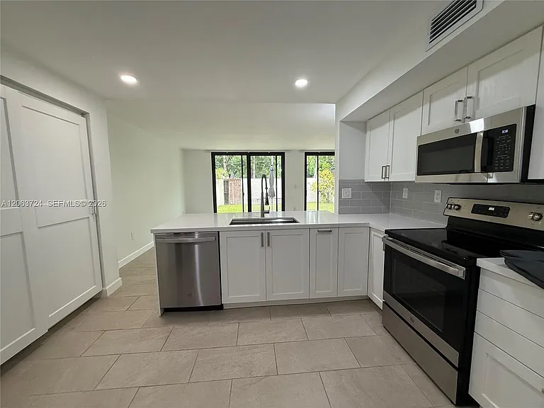 10672 SW 79th Ter — Photo 3
