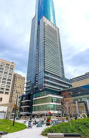 386 Yonge St #3709 — Photo 1
