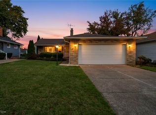 15809 Dunbury Dr, Maple Heights, OH 44137