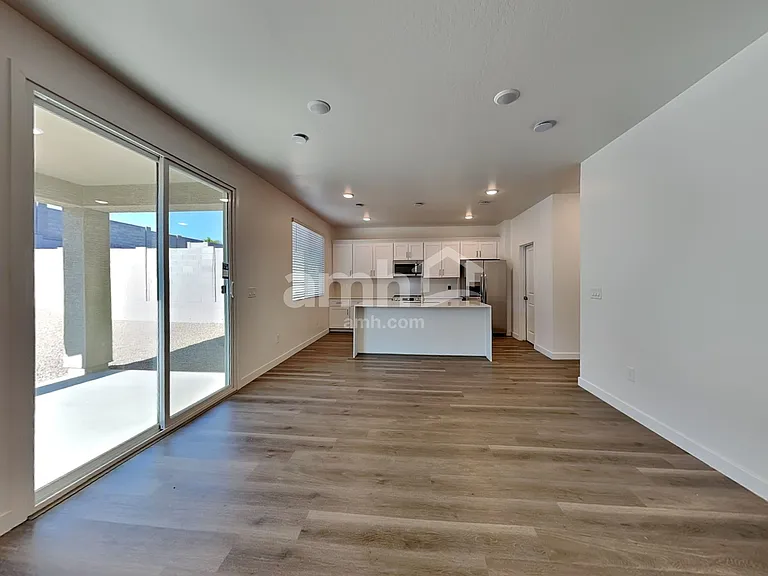 12611 W Flynn Ln — Photo 5