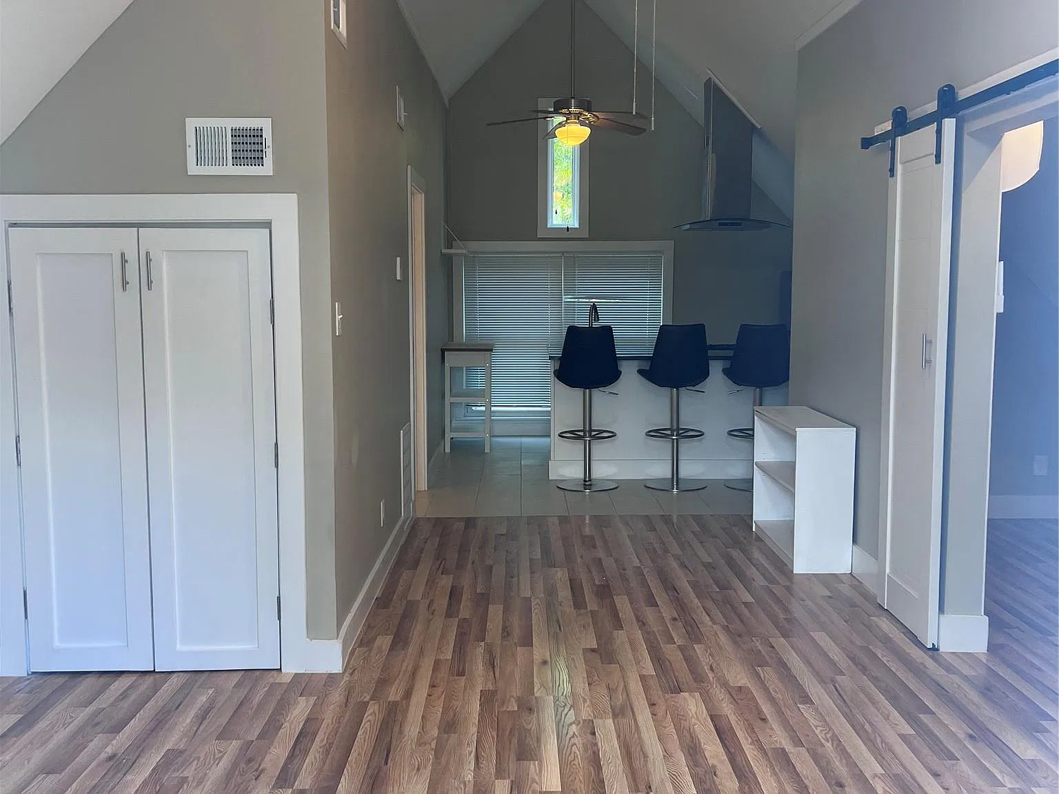 1 bed, 1.0 bath, 1638 sqft, $1,900 — Photo 4