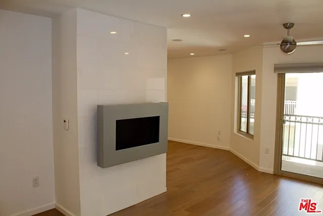 141 S Clark Dr #419 — Photo 3