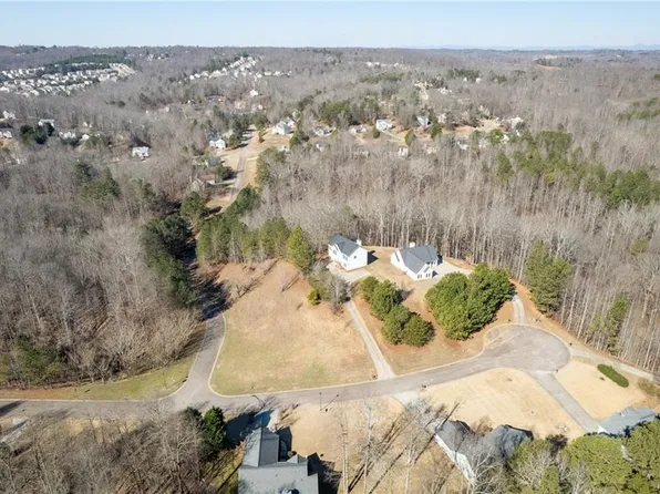 3316 Green Leaf Ln, Gainesville, GA 30507