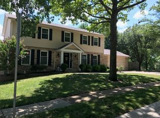 16080 Clarkson Woods Dr, Chesterfield, MO 63017