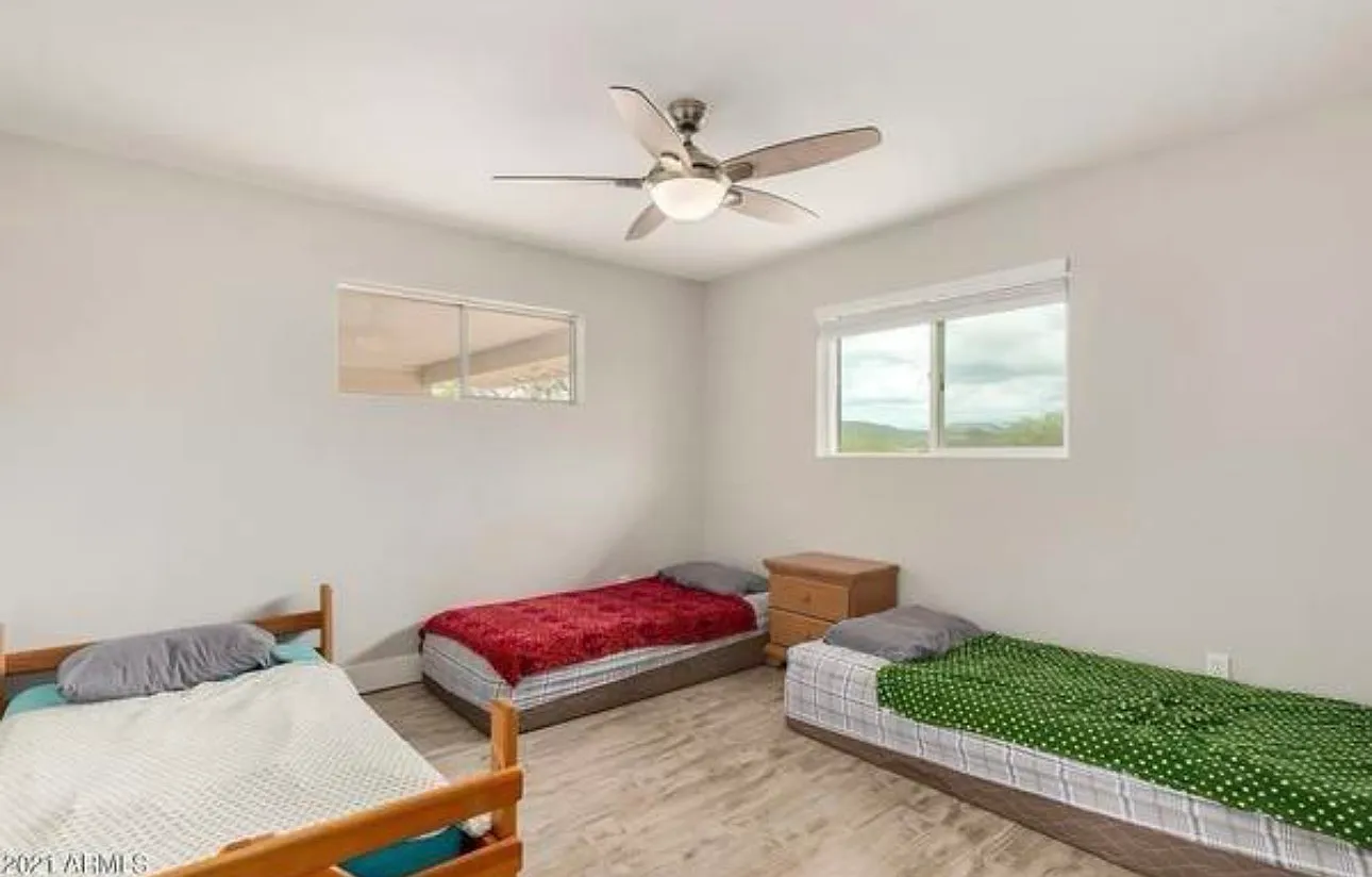 3 bed, 1396 sqft, $2,500 — Photo 4