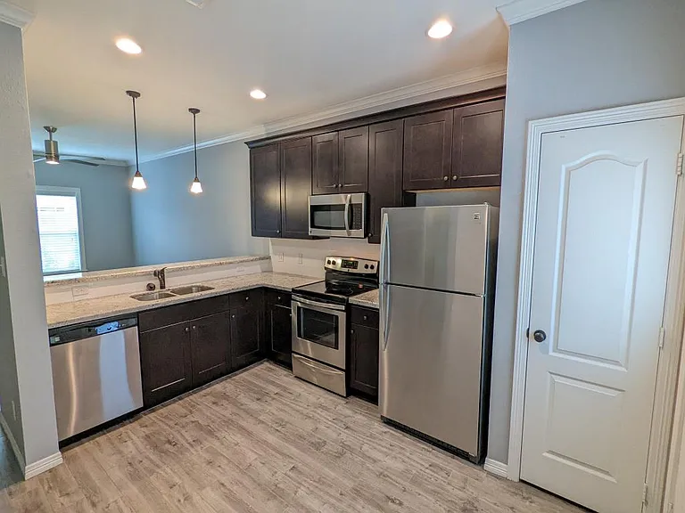 301 Sw Pkwy #334 — Photo 5