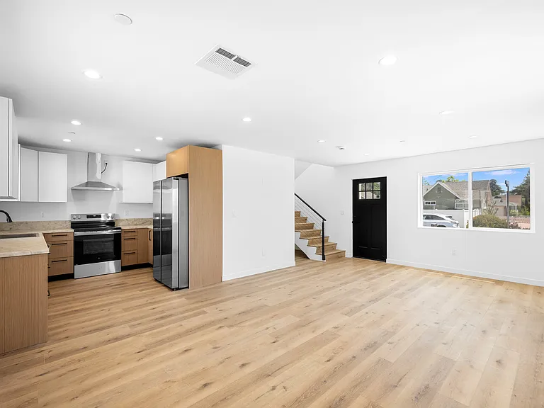 11047 Yarmouth Ave #47 — Photo 7