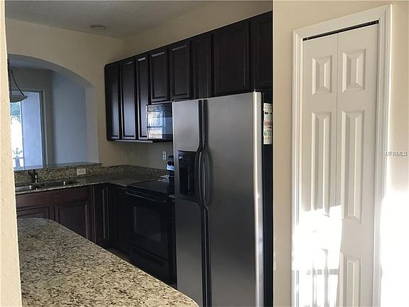 5th image of 2101 Park Crescent Dr