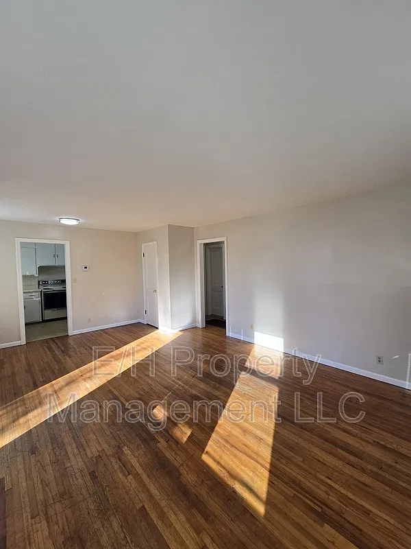 1 bed, 1.0 bath, 700 sqft, $900 — Photo 4