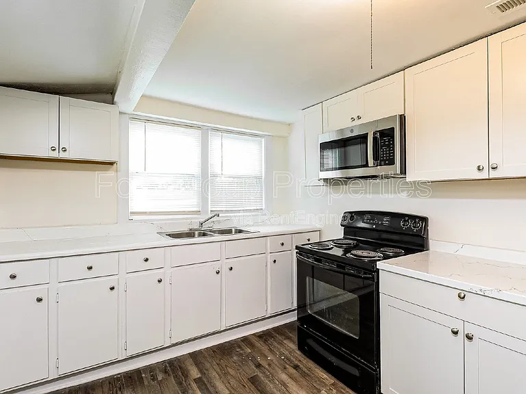 709 S Davis Ave — Photo 6