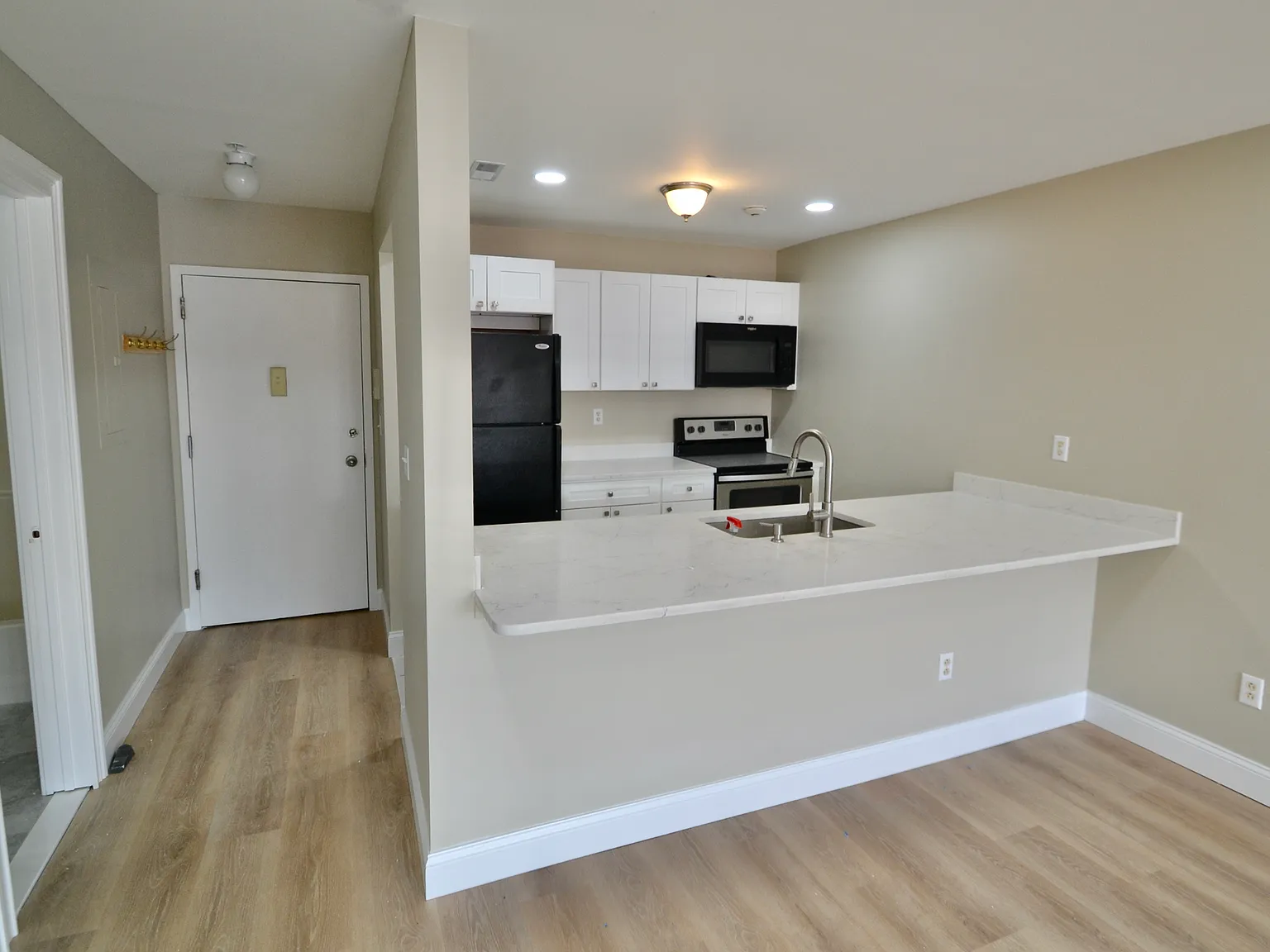 204 Roundhouse Rd — Photo 2