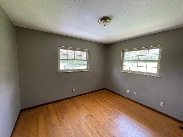 6325 Dunlap Dr — Photo 9