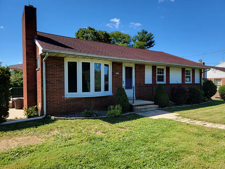 2422 New Holland Pike — Photo 2