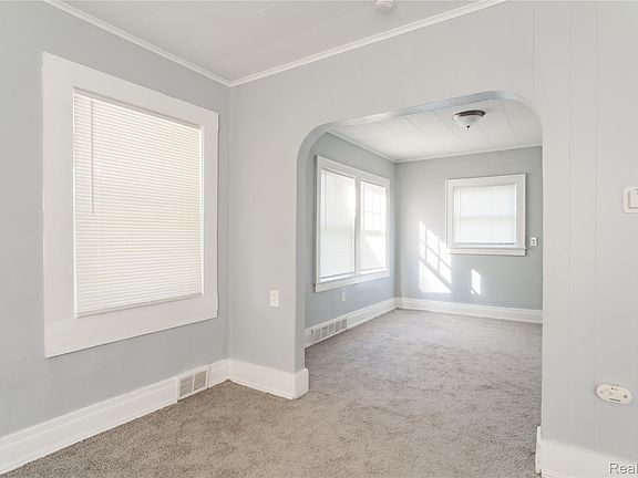 5th image of 207 Oliver St