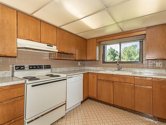 2nd image of 9790 Wheatfield Ln #3